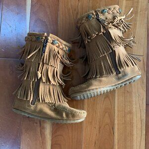 Minnetonka Fringe Boots Size 11